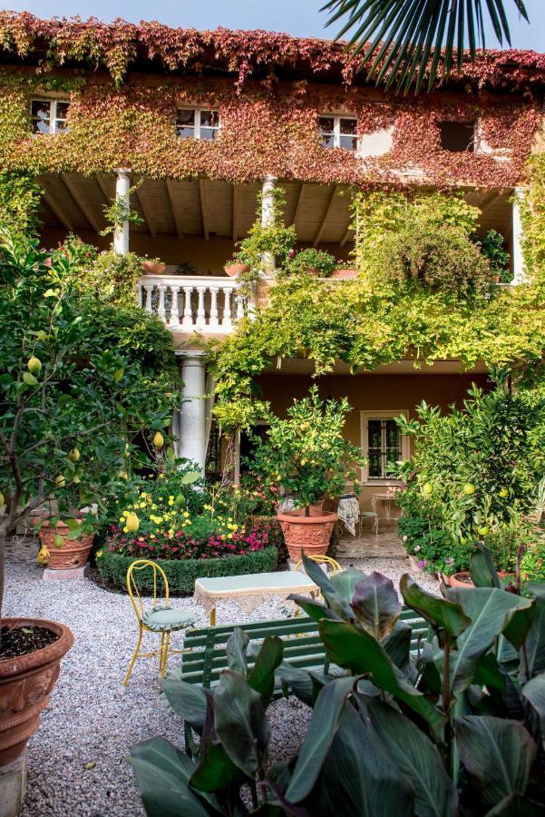 B&B Alla Mezza Luna Lonato Exterior photo